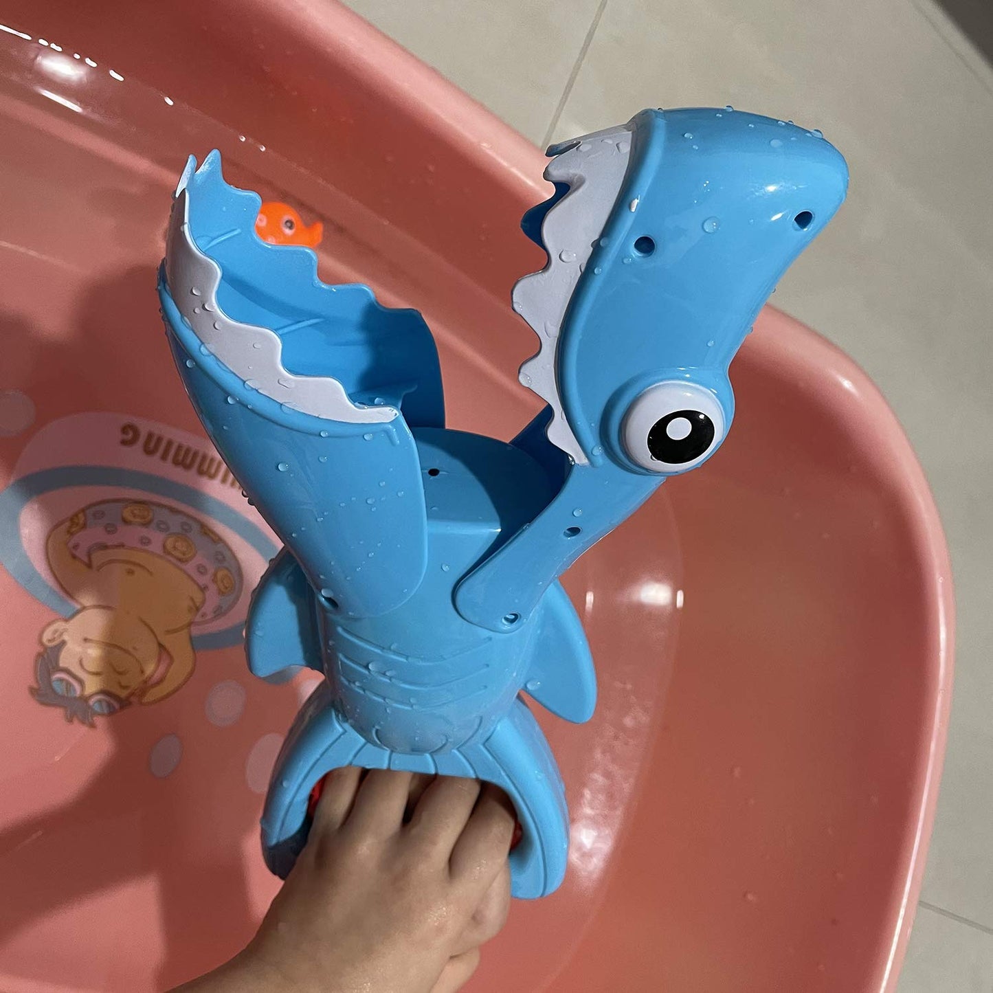 Shark Grabber Baby Bath Toys - Blue Shark with Teeth Biting Action Include 4 Toy Fish - Bath Toys for Kids Ages 4-8 Boys Girls Toddlers Pool Toys