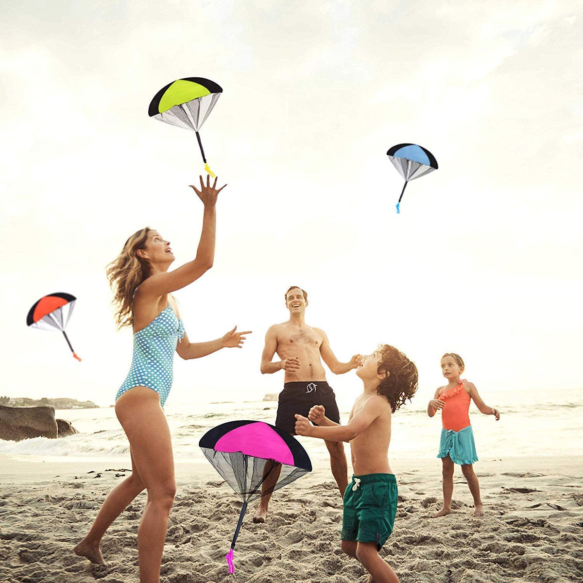 10Pcs Fly Toys Hand Throwing Parachutes Army Man Toss up Outdoor Toys for Kids (Five Color)